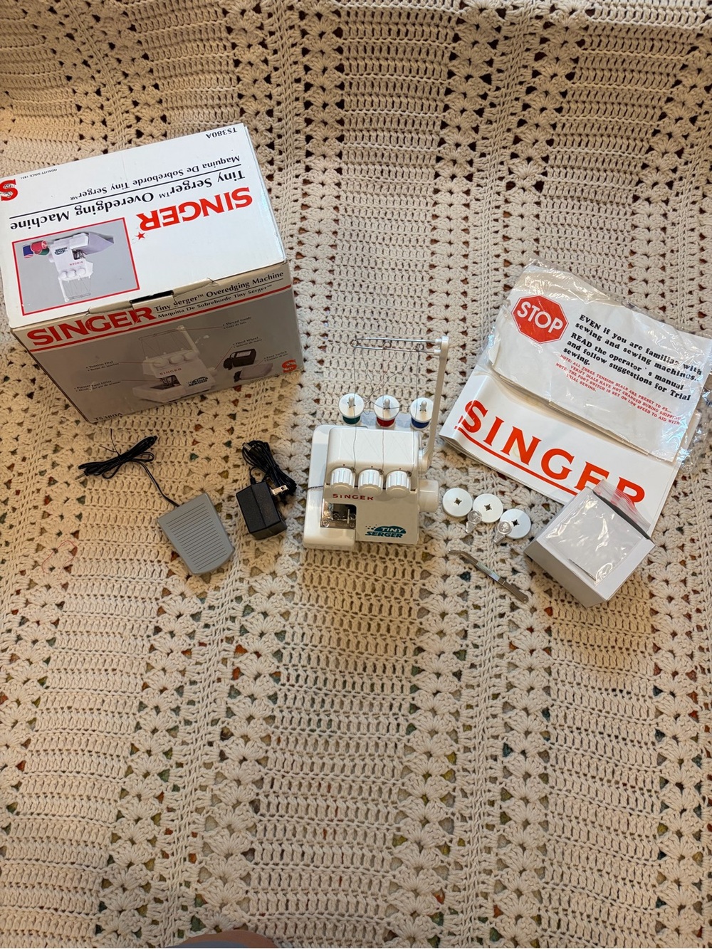 Singer Vintage Tiny Serger/Overlocker with All Accessories and Manuals